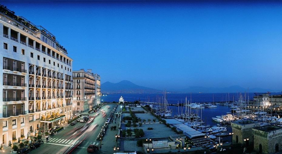 Grand Hotel Vesuvio Nápoly
