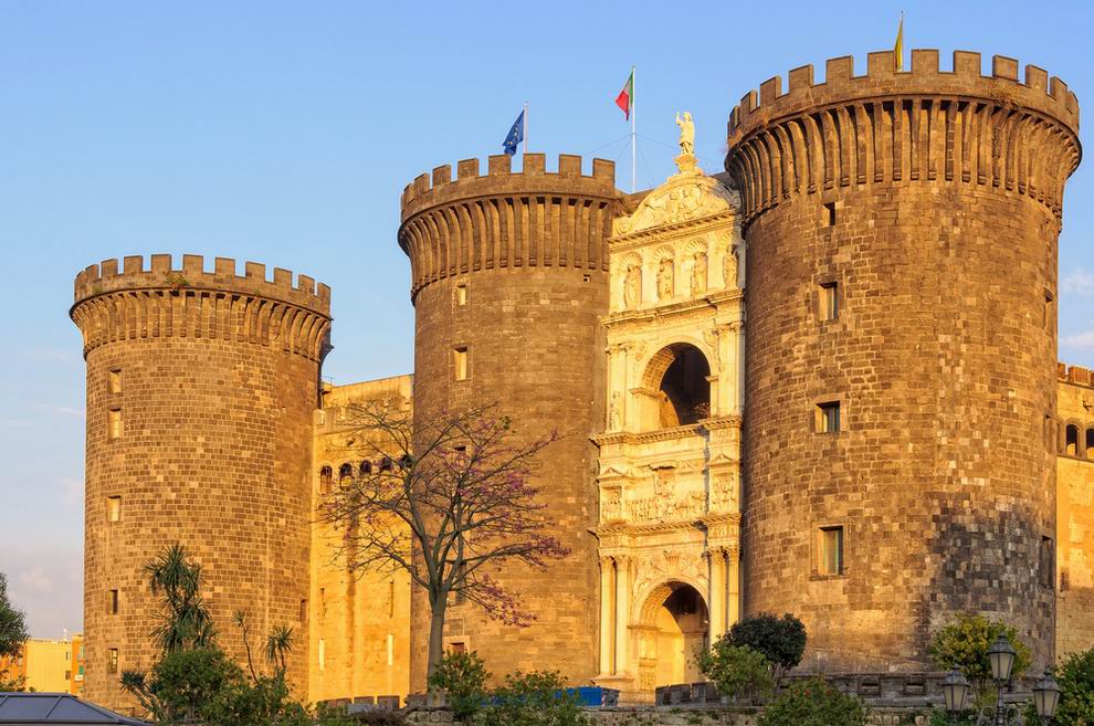 castel nuovo nápoly