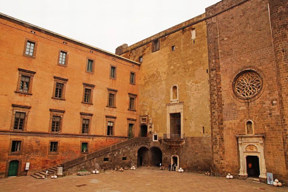 castel nuovo nápoly