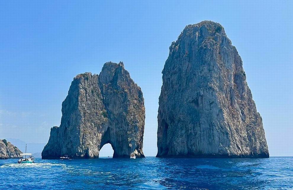 Capri kél barlang