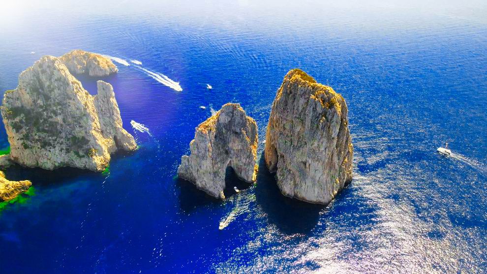 Faraglioni-sziklák