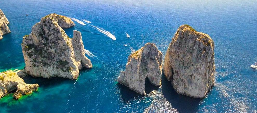 Faraglioni-sziklák - Capri-sziget