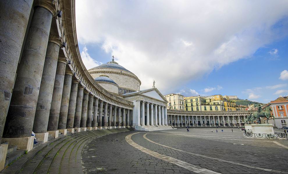 Piazza del Plebiscito - Nápoly
