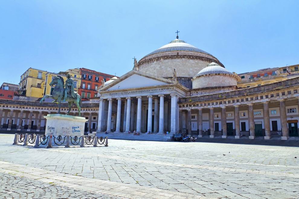 Piazza del Plebiscito Nápoly